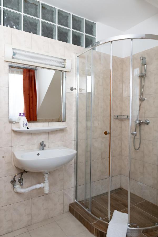 Liszt Apartman Pecs Ngoại thất bức ảnh